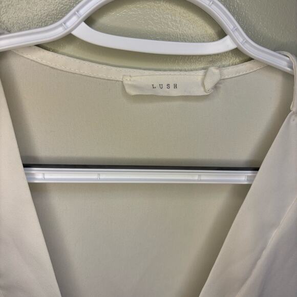 Lush White Semi-sheer 3/4 Sleeve V Neck Blouse Large Feminine Flowy Spring Light - Picture 9 of 10